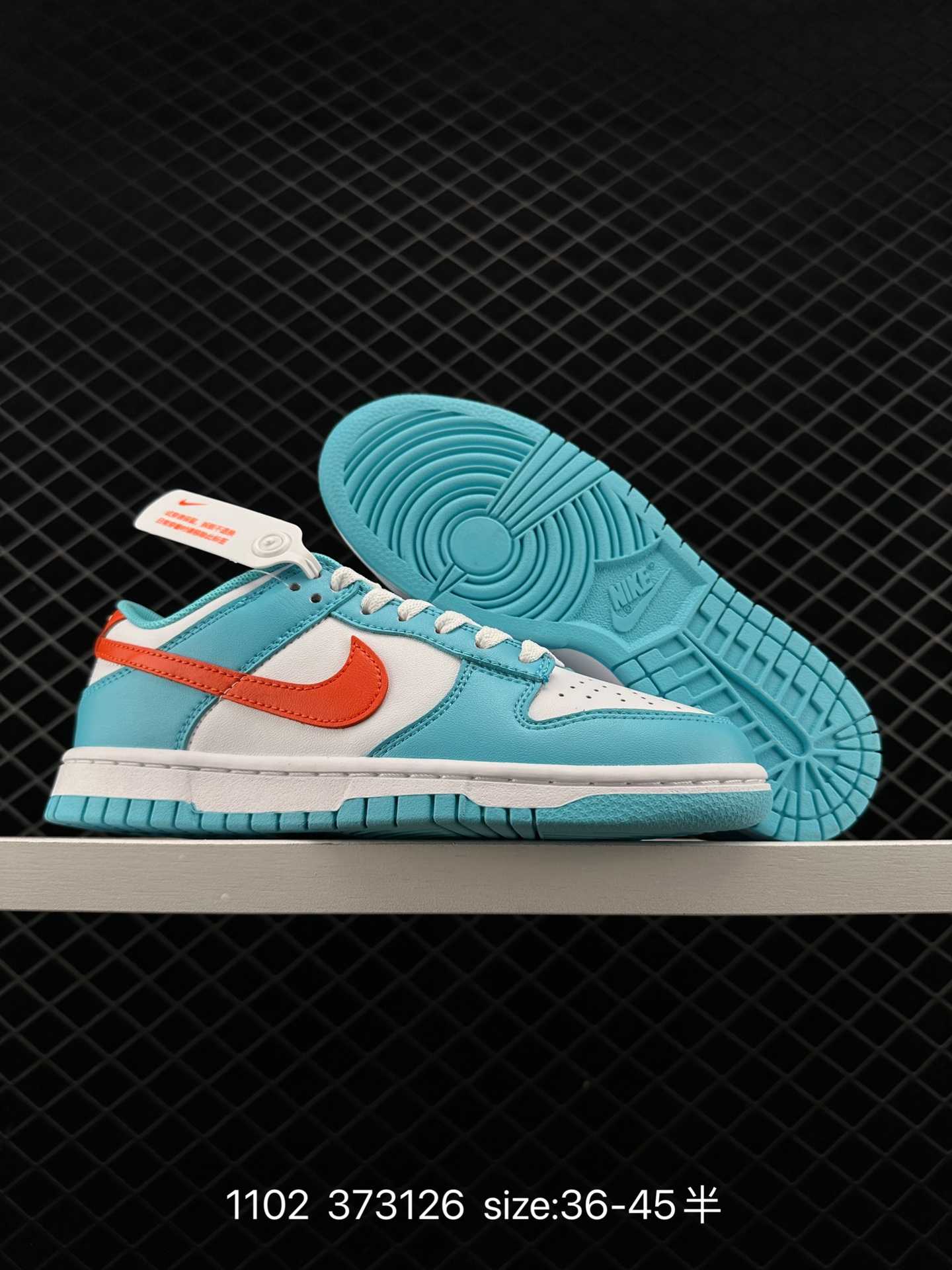 La collezione di scarpe da cricket Nike SB Zoom Dunk Low è una classica sneaker casual versatile con