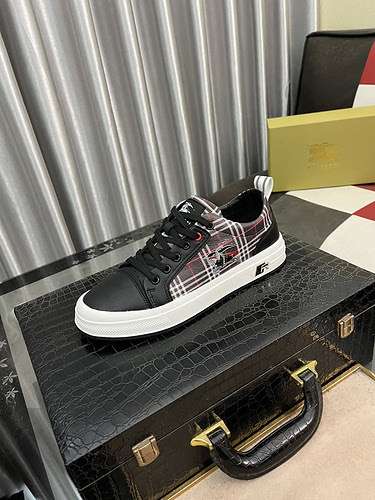 Scarpa Uomo Burberry Codice 1108B50 Taglia 3844