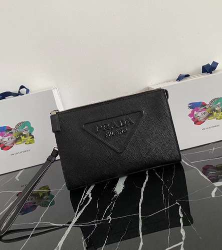 PRADA La borsa da uomo è realizzata in pelle bovina originale importata e borsa regalo di alta quali