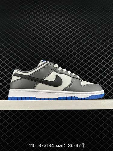 La collezione di scarpe da cricket Nike SB Zoom Dunk Low è una classica sneaker casual versatile con