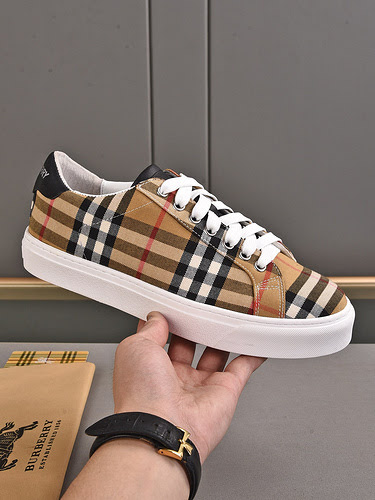 Scarpe uomo Burberry Codice 1116B20 Taglia 3844 45 personalizzate