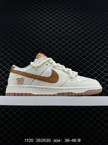 I lacci con coulisse decostruiti Nike SB Dunk Low Bear a livello aziendale sono prodotti originali p