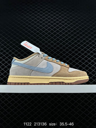 8 Nike Dunk Low SanddriftBlue L'intero paio di scarpe è realizzato in materiale scamosciato invecchi