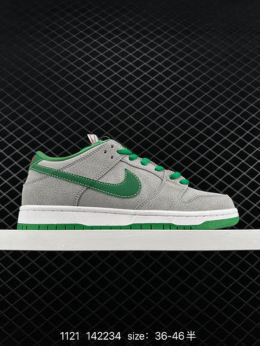 7 Livello aziendale Nike Dunk SB Low Maple Leaf Questa scarpa utilizza un corpo blu-grigio con lingu