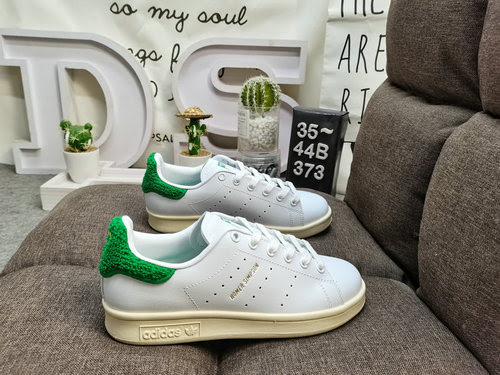 373D Adidas Clover Stan Smith W classic Smith versatile casual shoes. The leather material wraps the