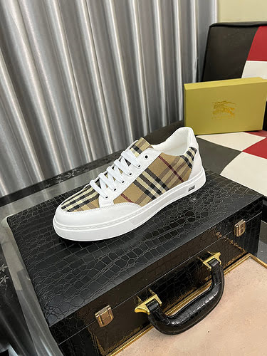 Scarpe uomo Burberry Codice 1123B30 Taglia 3844