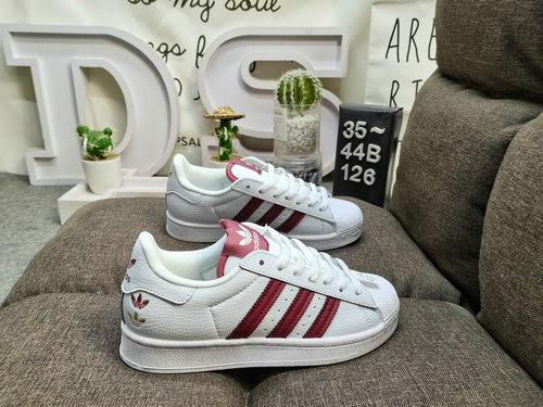 126DAdidas clover Originals Superstar shell toe classic all-match casual sports sneakers. The upper 