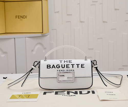 Borsa piccola baguette FENDI realizzata in pelle bovina originale importata, borsa regalo di alta qu