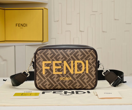 Borsa fotografica FENDI realizzata in pelle bovina originale importata, borsa regalo di alta qualità