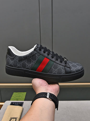 GUCCI couple model code: 1127B70 Size: women’s size 35-40 (women’s size 41 can be customized), men’s