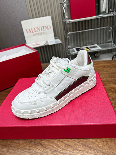 Valentino couple's model Code: 1129C00 Size:: Women's size 35-41, men's size 39-45. (Men’s models ar