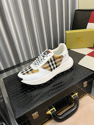 Scarpe uomo Burberry Codice 1203B60 Taglia 3844