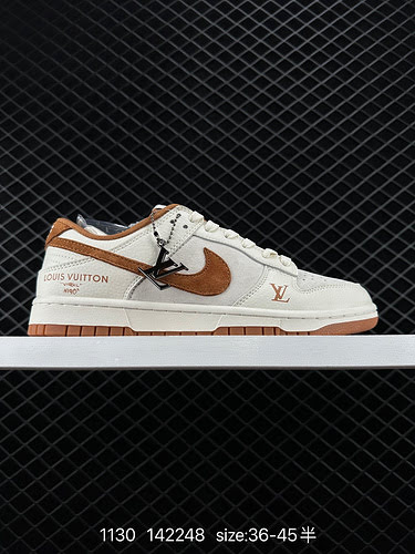 24 Livello aziendale Lv x Nike Dunk Low Chocolate Questa "Nike Dunk Low" creata da Louis V