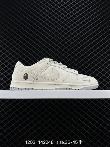 24 Bape x Nike Dunk Low Arctic Fox Questo modello sostiene la rottura delle tradizionali restrizioni