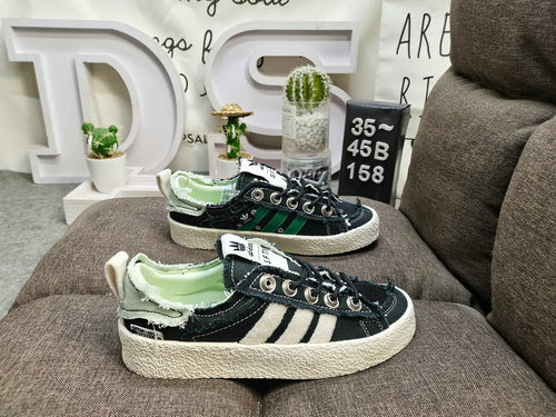 Nella seconda serie di collaborazioni tra 158DAdidas Originals e il marchio di moda Song for the Mut