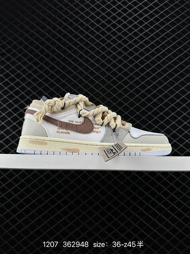 24 Scarpe da skateboard stringate decostruite Futura x Nike Dunk Low Questo paio di sistemi di lacci