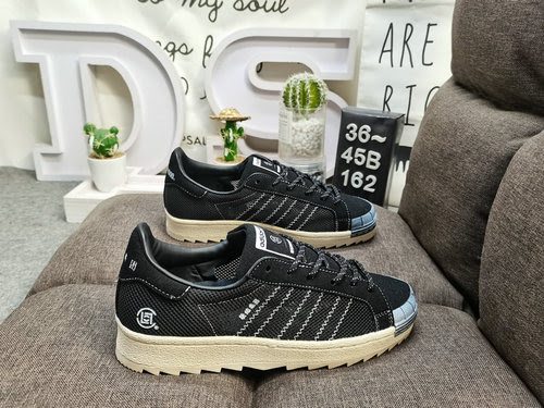 162DAdidas PNS SUPERSTAR utilizza pelle scamosciata inversa combinata con materiale superiore in tes