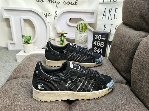 341DAdidas PNS SUPERSTAR utilizza pelle scamosciata inversa combinata con materiale superiore in tes