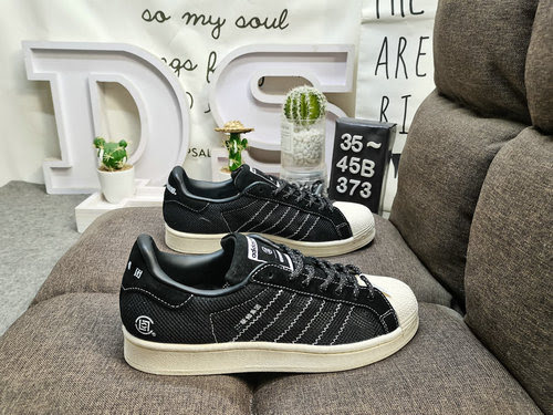 373DAdidas PNS SUPERSTAR utilizza pelle scamosciata inversa combinata con materiale superiore in tes