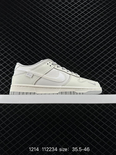 Strato a 7 dita con mezza misura Nike Dunk Low Nike SB Low Top Bianco Blu L'intero paio di scarpe è 