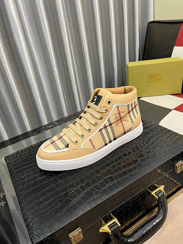 Scarpe uomo Burberry Codice 1214B50 Taglia 3844