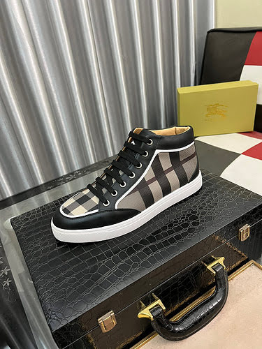 Scarpe uomo Burberry Codice 1214B50 Taglia 3844