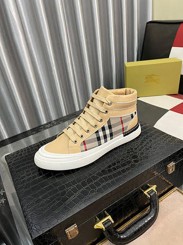 Scarpe uomo Burberry Codice 1214B50 Taglia 3844