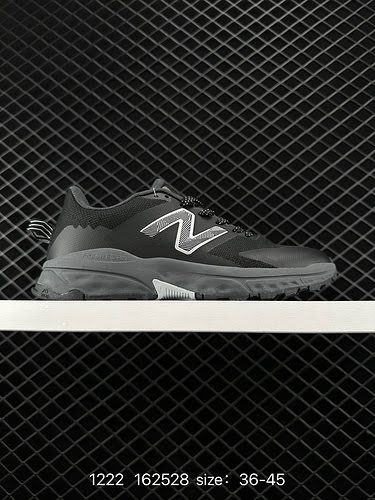 4 New BalanceLe scarpe New Balance da uomo e da donna sono realizzate in mezze misure utilizzando un