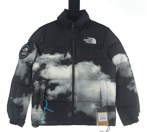 Piumino North Face TNF 1992 con stampa di fiocchi di neve bianchi e nuvole