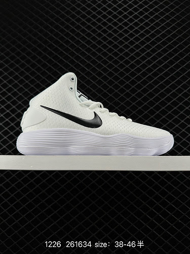 7 Le scarpe da basket Nike Hyperdunk 27 sono realizzate con tessuti tecnici EM e le suole hanno una 