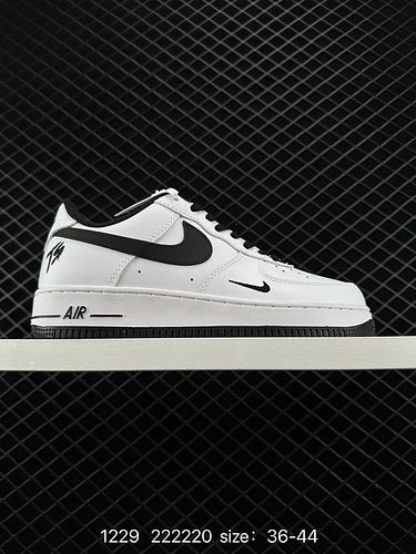 Le sneakers casual basse Nike Air Force Low Air Force 1 creano una versione Air Force pura Concentra