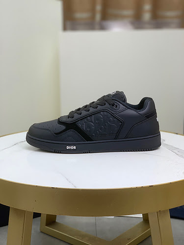 Dior Couple's Code: 0102D00 Size: Women's 35-40 Men's: 38-46 (Male 38, 45, 46 sizes are custom-made,