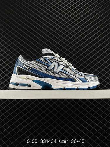 7 New Balance 74 L'intero corpo della scarpa è realizzato in tessuto a rete blu cielo come base e la