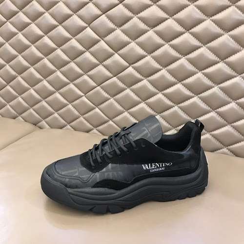 Scarpe uomo Valentino Codice 0109B70 Taglia 3844 45 sono realizzate su misura e non possono essere r