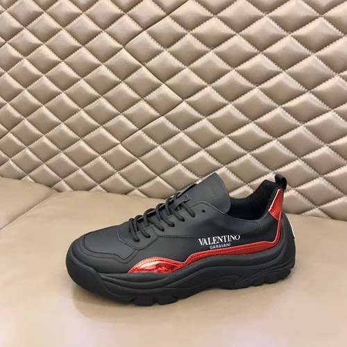 Scarpe uomo Valentino Codice 0109B60 Taglia 3844 45 sono realizzate su misura e non possono essere r