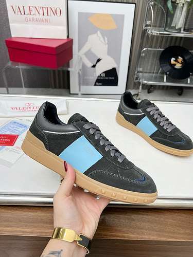 Valentino couple model code: 0113C20 Size: female 35-41 male 39-46 (female 41, male 45.56 customized