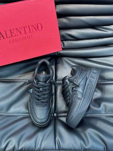 Scarpe uomo Valentino Codice 0109B80 Taglia 3844 45 sono realizzate su misura e non possono essere r