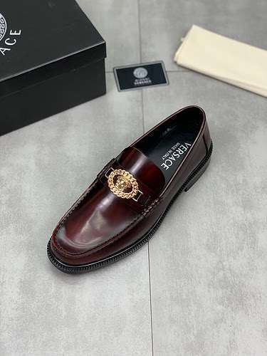 Scarpe uomo Versace Codice 0113C30 Taglia 3844 45 sono realizzate su misura e non possono essere res