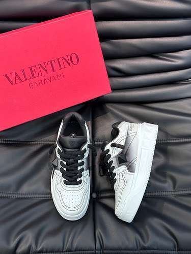 Scarpe uomo Valentino Codice 0109B80 Taglia 3844 45 sono realizzate su misura e non possono essere r