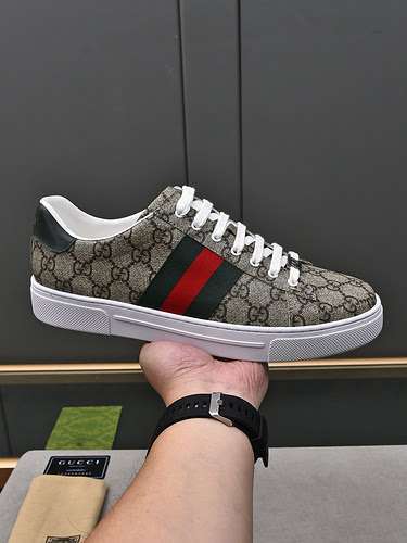 GUCCI Scarpe Uomo Codice 0107B70 Taglia 3844 45 sono realizzate su misura e non possono essere resti