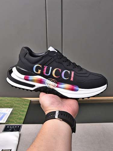 GUCCI Scarpe Uomo Codice 0107B90 Taglia 3844 45 sono realizzate su misura e non possono essere resti