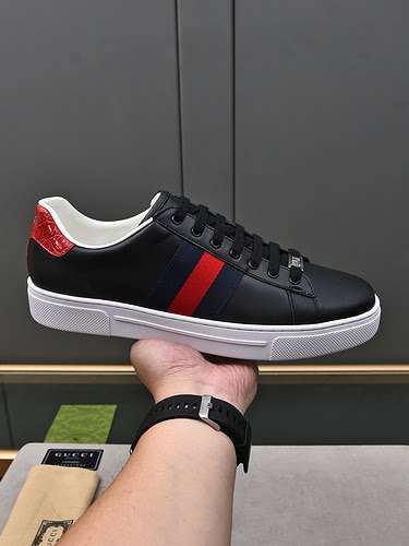 GUCCI Scarpe Uomo Codice 0107B70 Taglia 3844 45 sono realizzate su misura e non possono essere resti