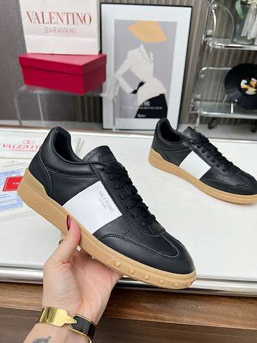 Valentino couple model code: 0113C20 Size: female 35-41 male 39-46 (female 41, male 45.56 customized