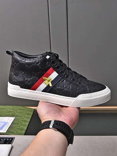 GUCCI Scarpe Uomo Codice 0107B60 Taglia 3844 45 sono realizzate su misura e non possono essere resti