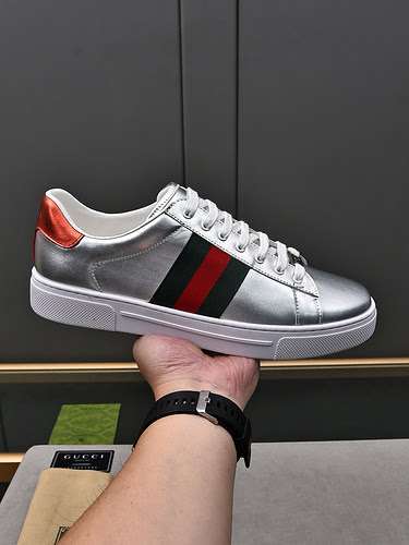 GUCCI Scarpe Uomo Codice 0107B70 Taglia 3844 45 sono realizzate su misura e non possono essere resti