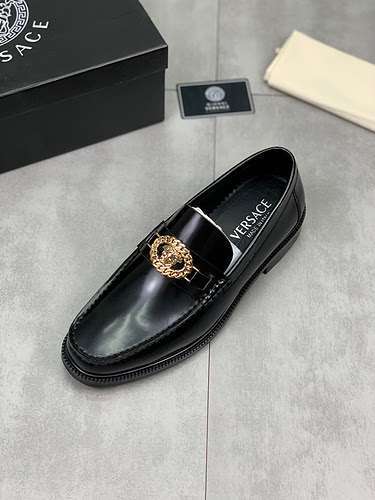 Scarpe uomo Versace Codice 0113C30 Taglia 3844 45 sono realizzate su misura e non possono essere res