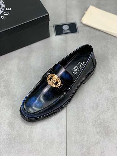 Scarpe uomo Versace Codice 0113C30 Taglia 3844 45 sono realizzate su misura e non possono essere res