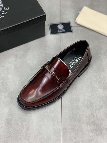 Scarpe uomo Versace Codice 0113C30 Taglia 3844 45 sono realizzate su misura e non possono essere res