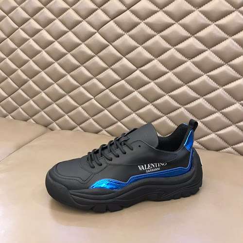 Scarpe uomo Valentino Codice 0109B60 Taglia 3844 45 sono realizzate su misura e non possono essere r