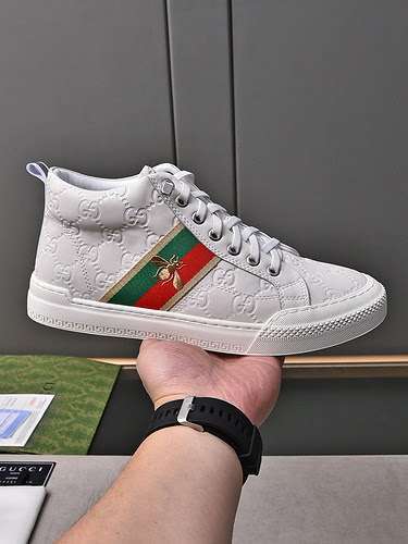 GUCCI Scarpe Uomo Codice 0107B60 Taglia 3844 45 sono realizzate su misura e non possono essere resti